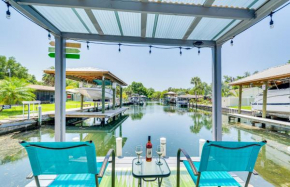 Colorful Canalfront Home - Boat Dock, Deck, Kayaks